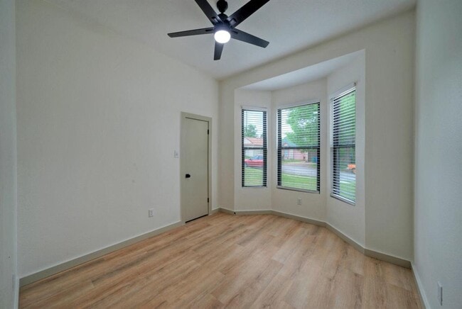 Building Photo - 2214 Big Hollow Dr