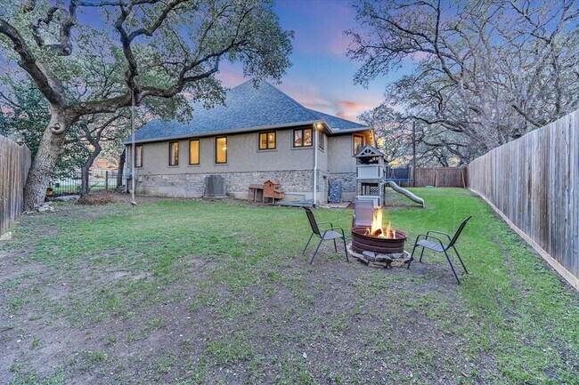 Building Photo - 640 Bluffside Dr