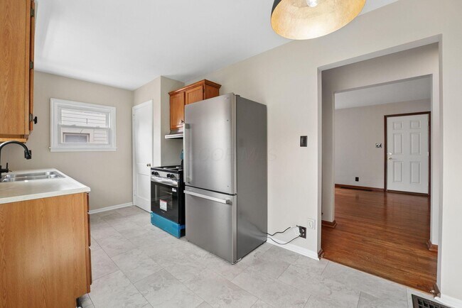 Building Photo - 375 E Royal Forest Blvd
