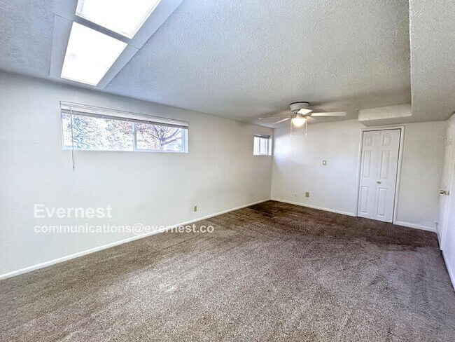 Building Photo - 2507 Flintridge Dr