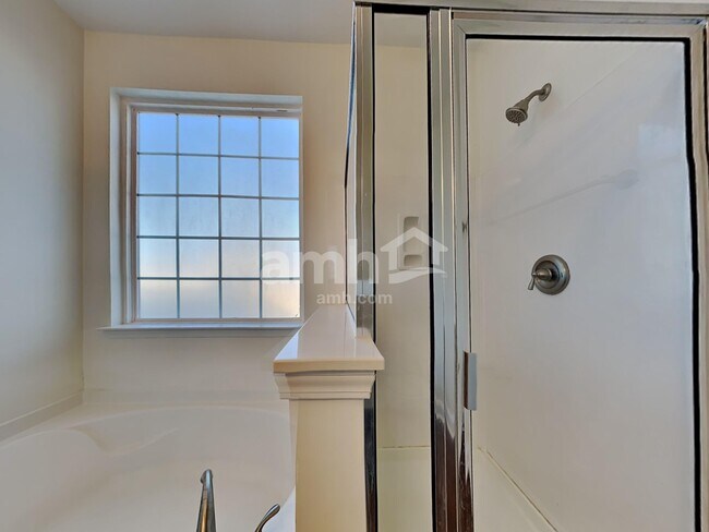 Building Photo - 310 Sanctuary Park Dr