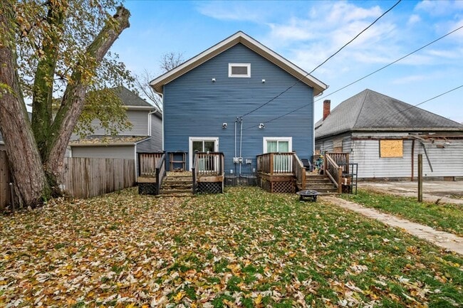 Building Photo - 203-203 N Gray St