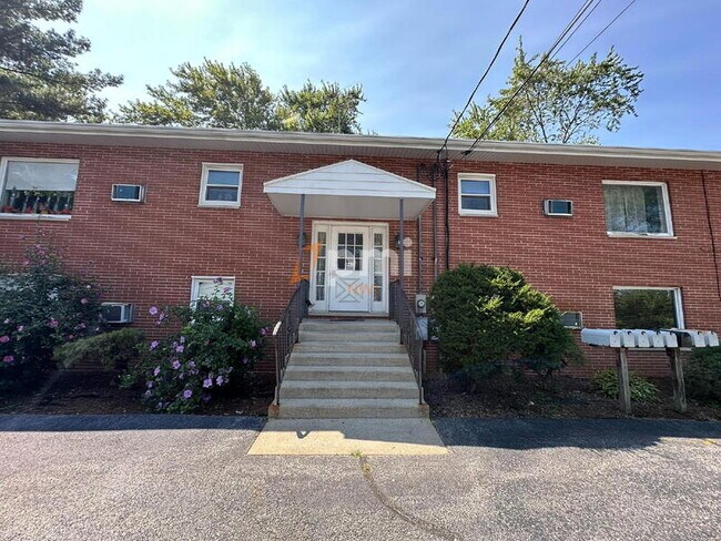 Building Photo - 660 N Hobart Rd