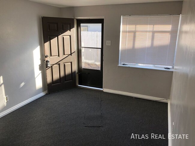 Building Photo - 1 Bed Apartment w/ Private Backyard!