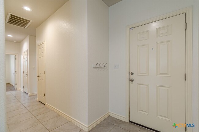 Building Photo - 124 Mary Max Cir