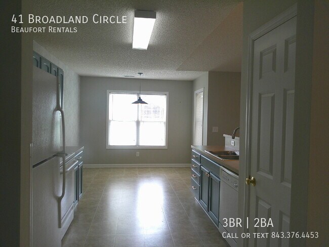 Building Photo - 41 Broadland Cir