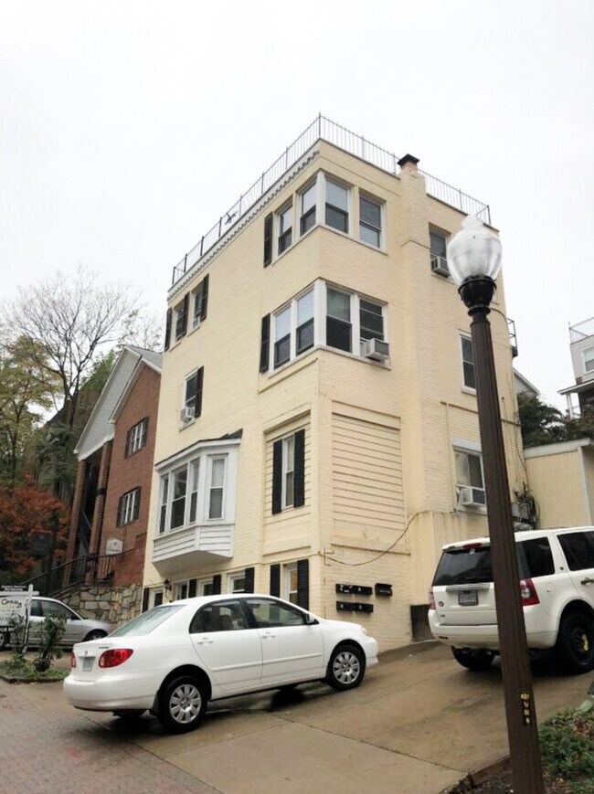 Building Photo - 1501 Key Blvd