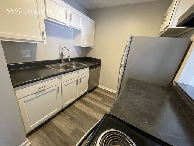 Building Photo - 5599 Longbow Ln