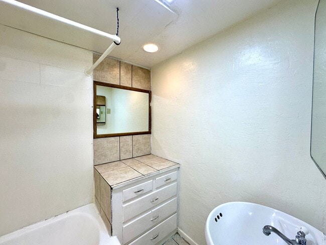 Building Photo - RogerRd237-243