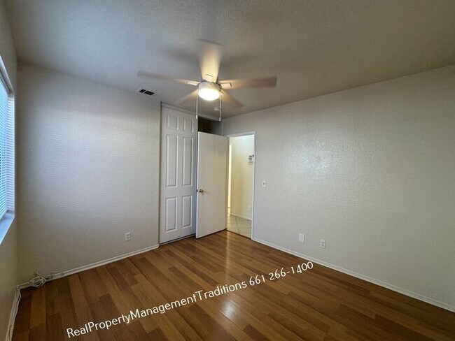 Building Photo - charming 3+2 in Lancaster