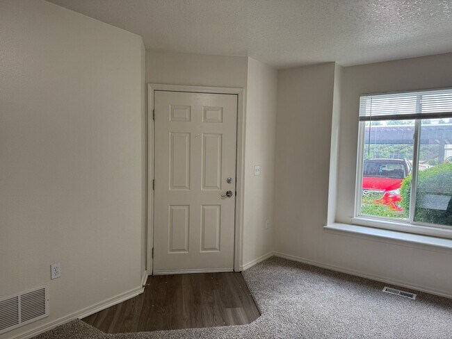 Building Photo - 4343 W Rose Hl St