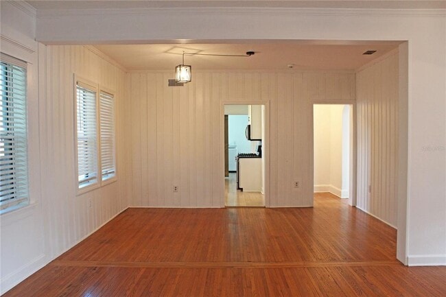 Building Photo - 1718 E Elm Rd