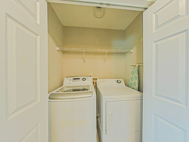 Building Photo - Three bedroom home in Martinez!