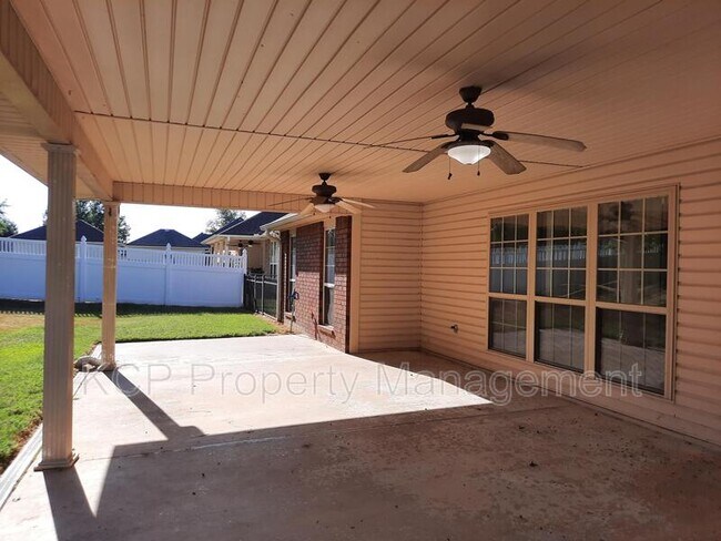 Building Photo - 2109 Barrington Dr