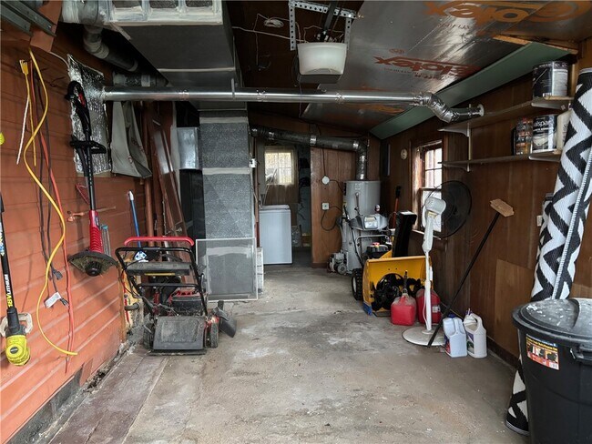 Building Photo - 3 Glen Ave