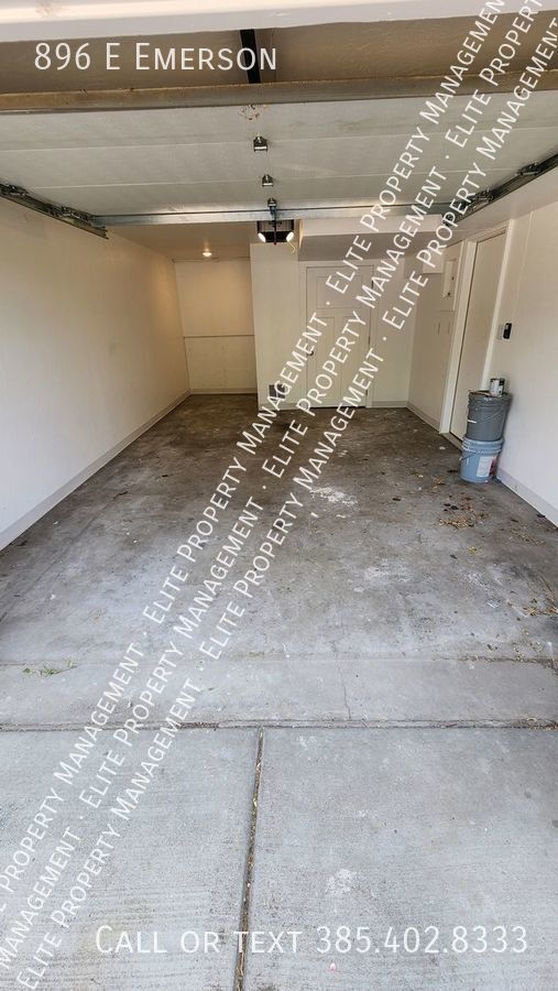 Building Photo - 896 E Emerson-