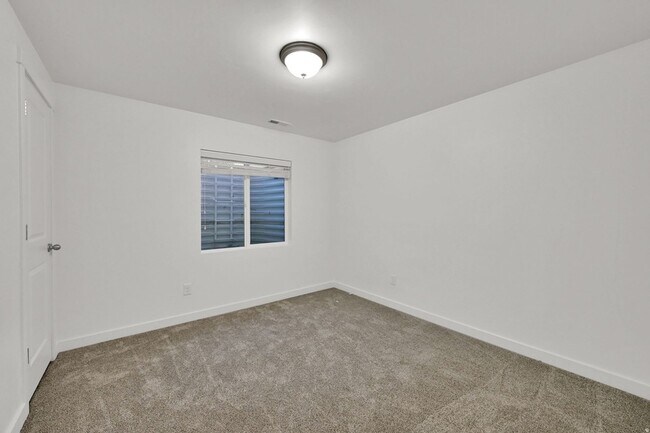 Building Photo - 2147 Kimber Ln