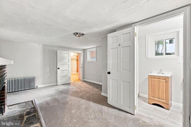 Building Photo - 133 Warrenville Rd