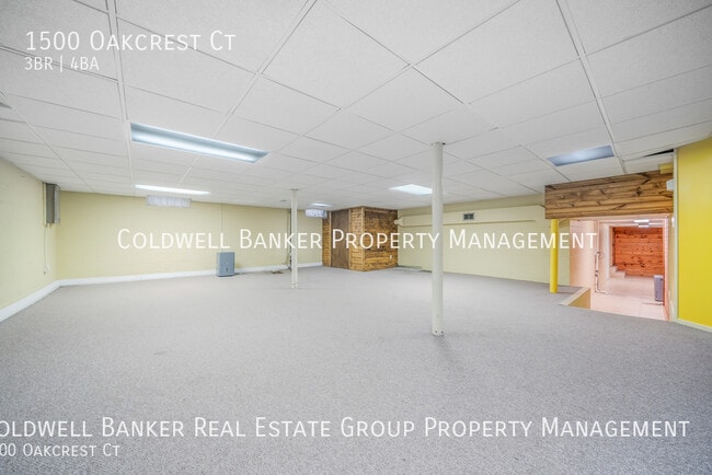 Building Photo - 1500 Oakcrest Ct
