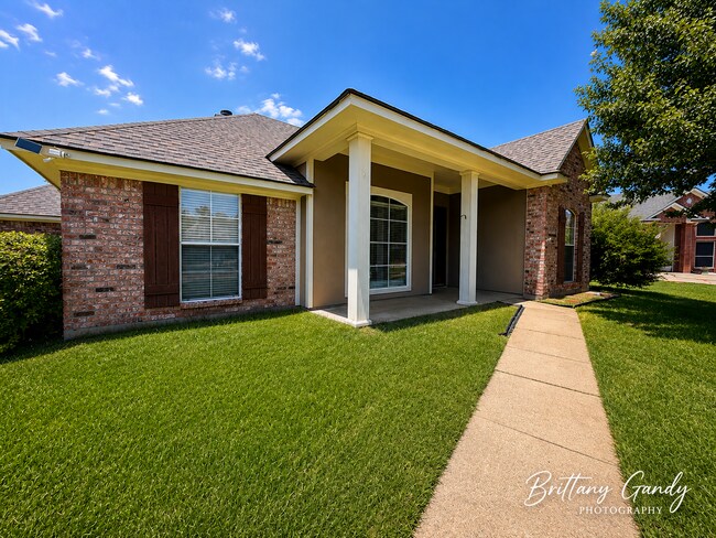 Building Photo - 6037 Braeburn Ct
