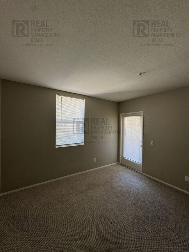 Building Photo - You won't want to miss this!