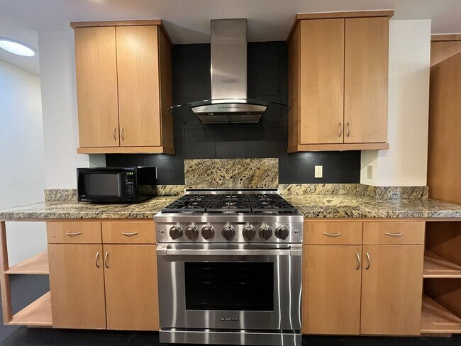 Building Photo - Charming Portland Retreat with Lush Garden, Forest Backdrop & Stylish Updates — Steps to OHSU