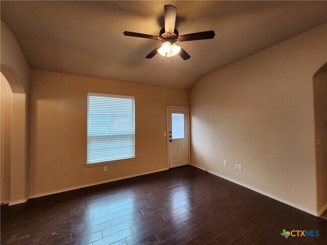 Building Photo - 712 Creekside Cir