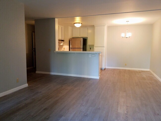 Building Photo - Mission Valley remodeled 2 bed 2 bath vinyl wood floors