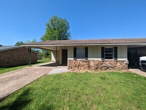 Building Photo - 20th Street Triplex