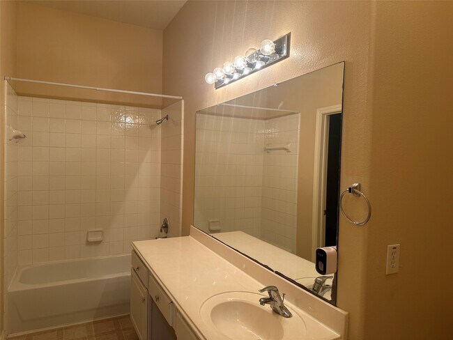 Building Photo - 11402 Softbreeze Ct