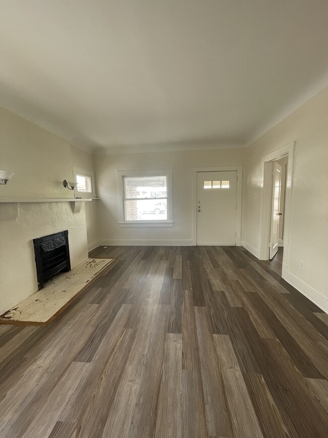 Building Photo - 3720 Chester Ave