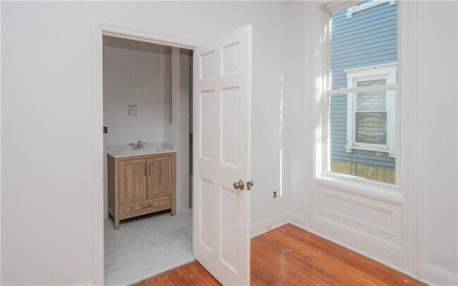 Building Photo - 8 Pleasant St