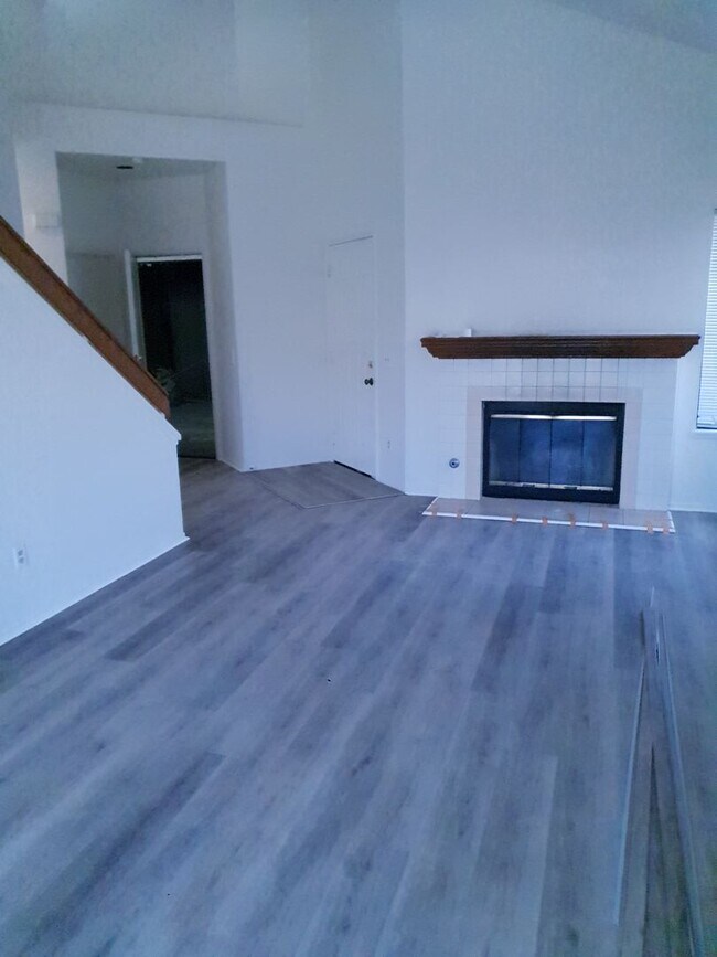 Building Photo - 10380 Crossing Green Cir
