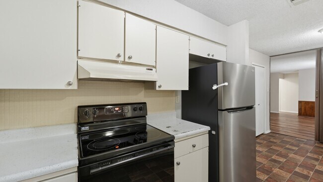 Building Photo - 140 Cloverleaf Dr