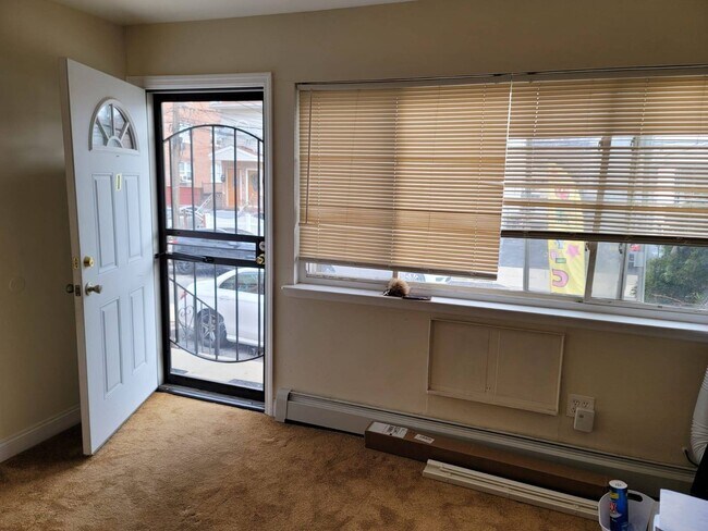 Building Photo - 661 Nasby Pl