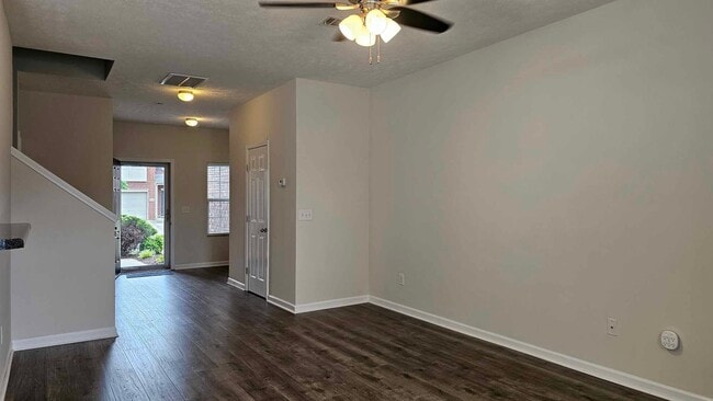 Building Photo - Brentwood Town home for lease