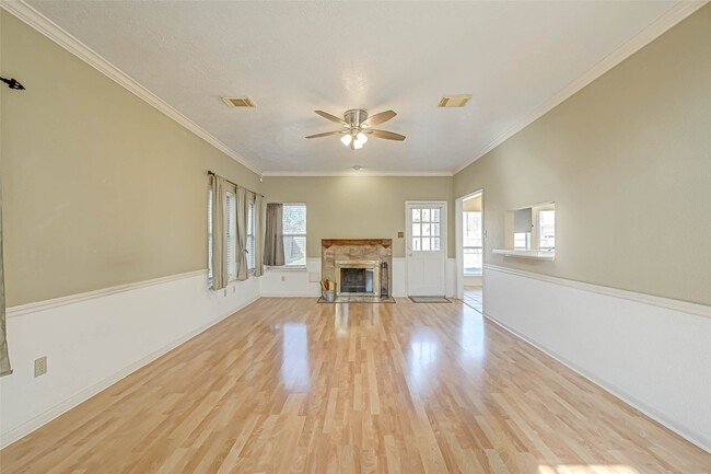 Building Photo - 13410 Lynnville Dr