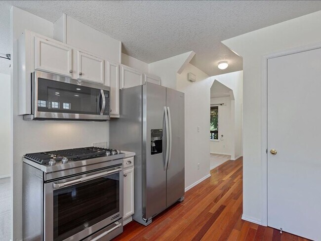 Building Photo - FOR RENT: MRS. CLEAN LIVED HERE! LOVELY HILLSBORO HOME AVAILABLE NOW! 4 BED, 2.5 BATH, 2 CAR GAR,...