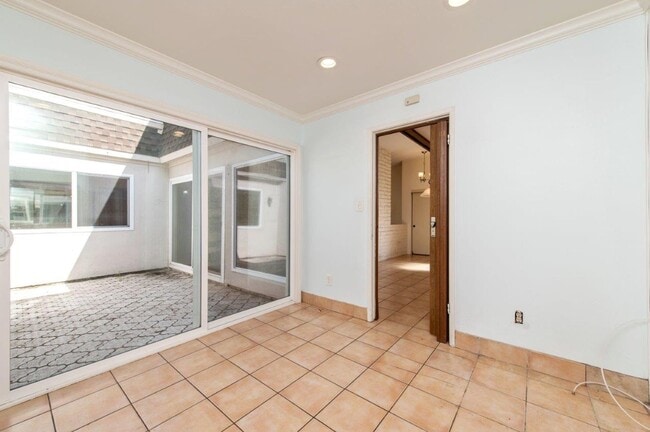 Building Photo - 3bd/2ba single family house in University ...