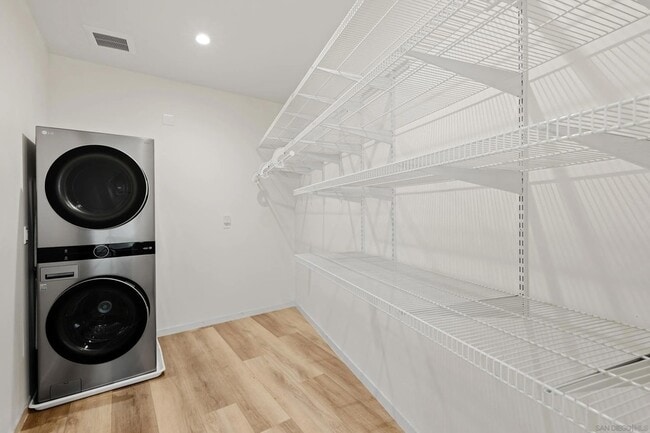 Building Photo - 1305 Blue Sky Dr