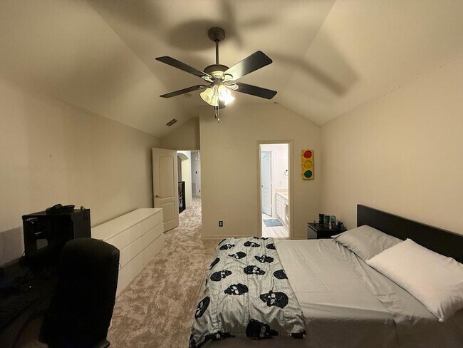 Building Photo - 5615 Ashford Ridge Ln
