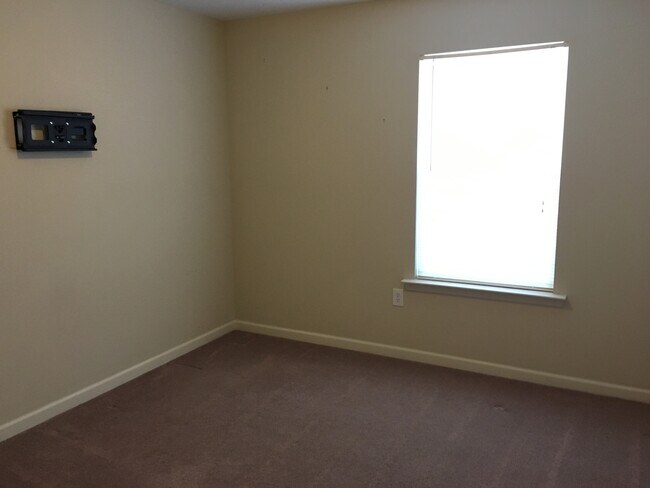 Building Photo - MOVE IN READY HOME IN SEMMES, AL