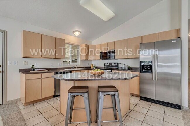 Building Photo - This property offers a NO DEPOSIT option available wit Obligo!