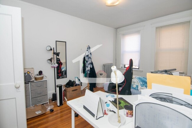 Building Photo - Great deal! 3-bed, 1 Bath in Allston on The B Line; Heat/HW Incl!