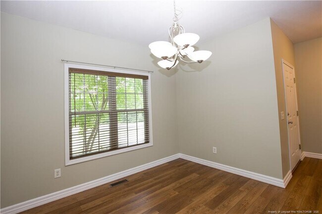 Building Photo - 110 Willow Creek Ln