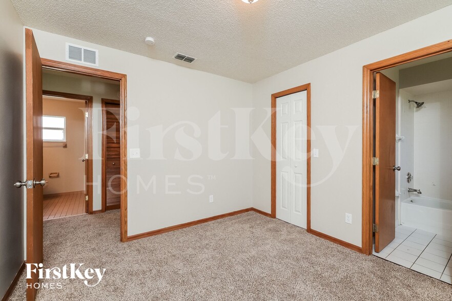 Building Photo - 329 Edgewood Ct