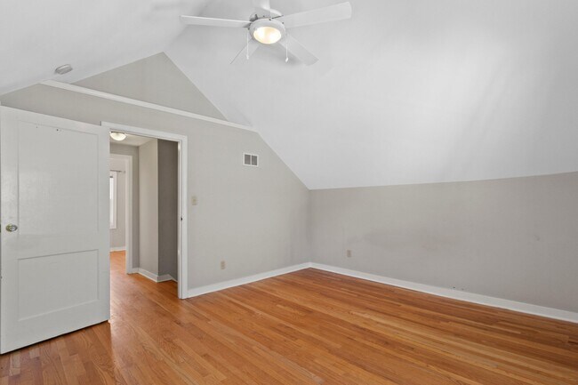 Building Photo - 4918 N Berkeley Blvd