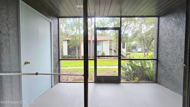 Building Photo - 190 Riverbend Dr