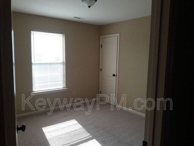 Building Photo - 830 Erika Ln