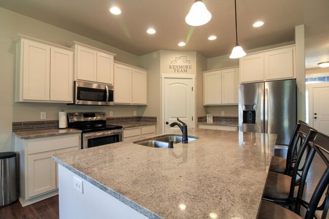 Building Photo - FURNISHED: 4 Bedroom, 2.5 Bath Home in Kennewick